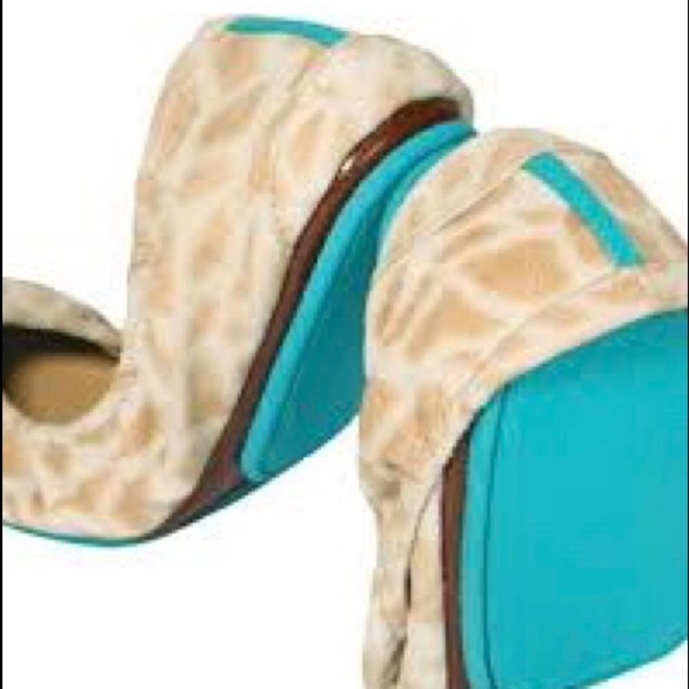 TIEKS giraffe 🦒 print  retired years ago NFS